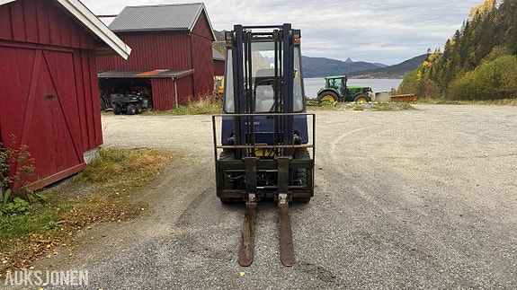 Komatsu FD25T-12 gaffeltruck, 2,5 tonn m/ sideforskyver 2 of 28