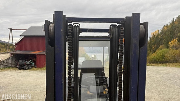 Komatsu FD25T-12 gaffeltruck, 2,5 tonn m/ sideforskyver 8 of 28