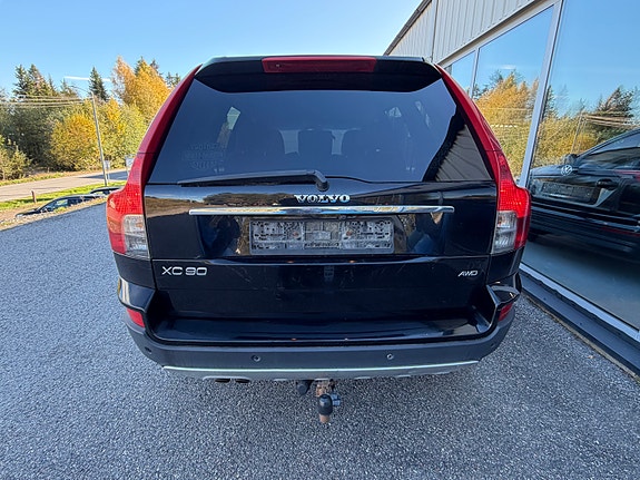 Volvo XC90 3 of 22
