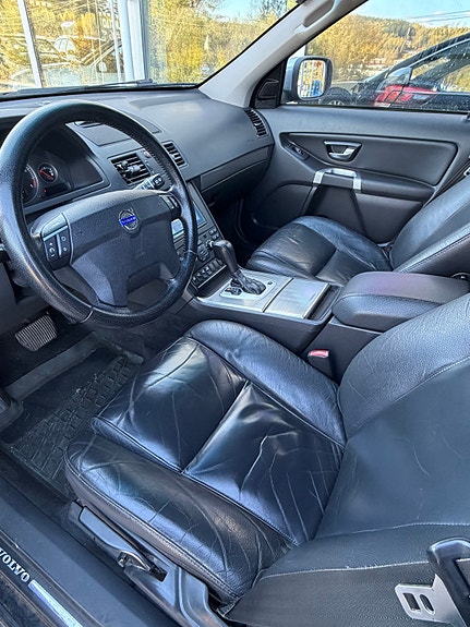 Volvo XC90 10 of 22