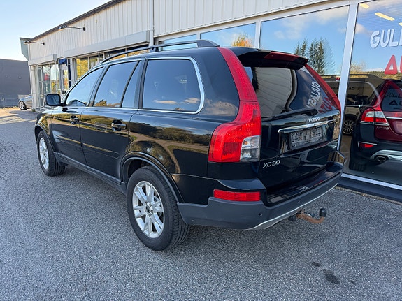Volvo XC90 2 of 22