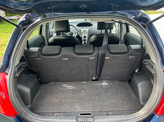 Toyota Yaris 11 of 16
