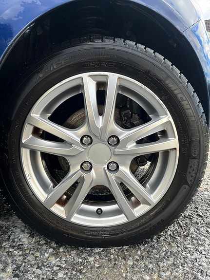 Toyota Yaris 4 of 16
