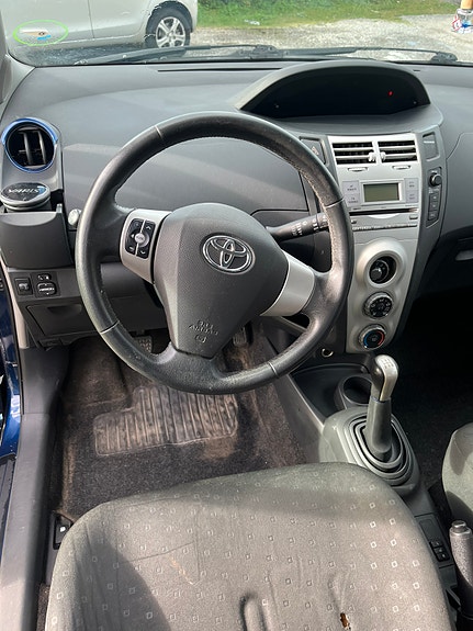 Toyota Yaris 15 of 16