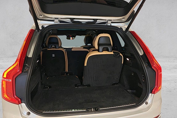 Volvo XC90 25 of 30