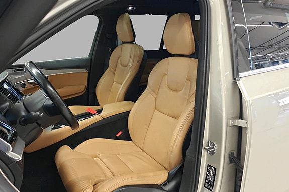 Volvo XC90 18 of 30