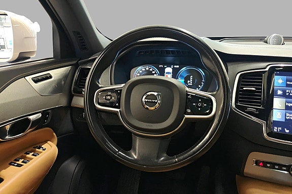 Volvo XC90 15 of 30
