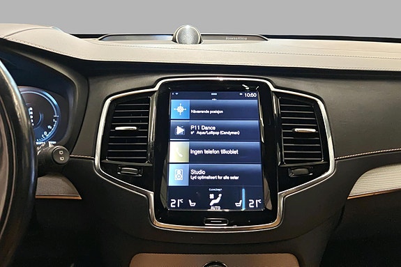 Volvo XC90 12 of 30