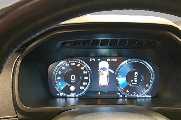 Volvo XC90 16 of 30