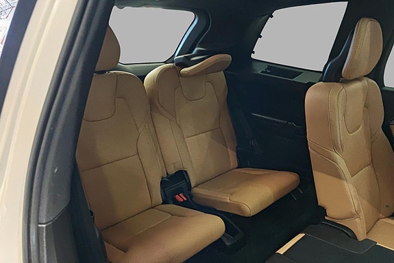 Volvo XC90 23 of 30