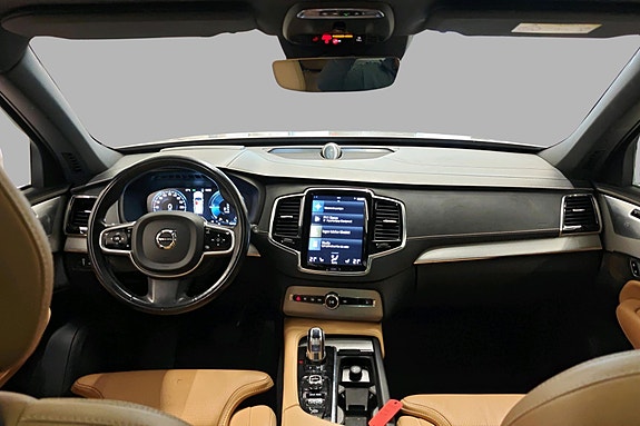 Volvo XC90 11 of 30