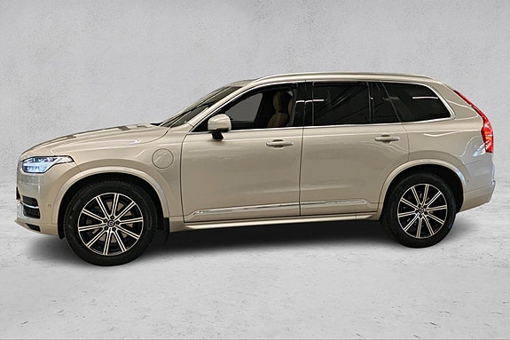 Volvo XC90 2 of 30
