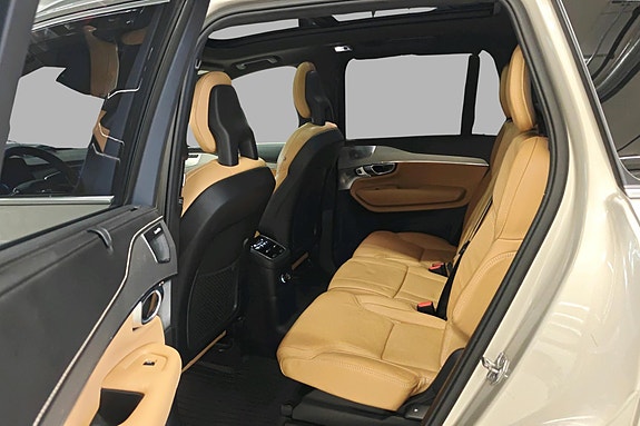 Volvo XC90 24 of 30
