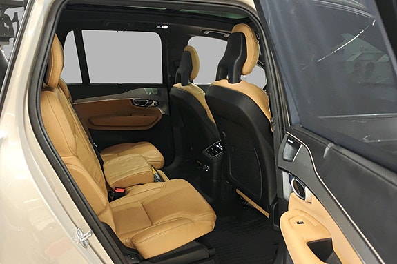 Volvo XC90 20 of 30