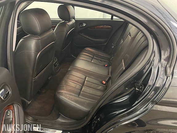 Jaguar S-TYPE 26 of 30