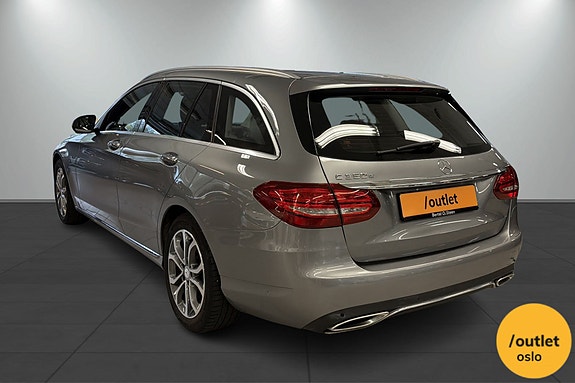 Mercedes-Benz C350 3 of 30