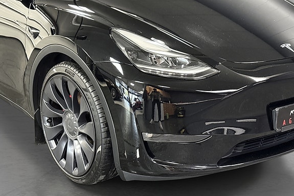 Tesla Model Y 5 of 30