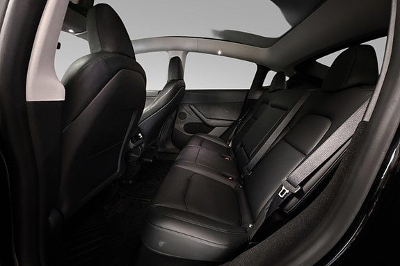 Tesla Model Y 15 of 30