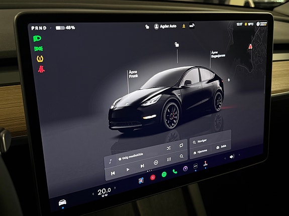 Tesla Model Y 23 of 30
