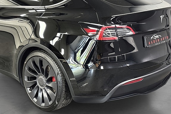 Tesla Model Y 10 of 30