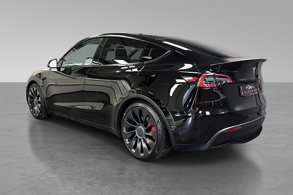 Tesla Model Y 9 of 30