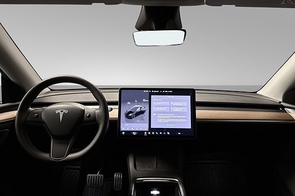Tesla Model Y 19 of 30