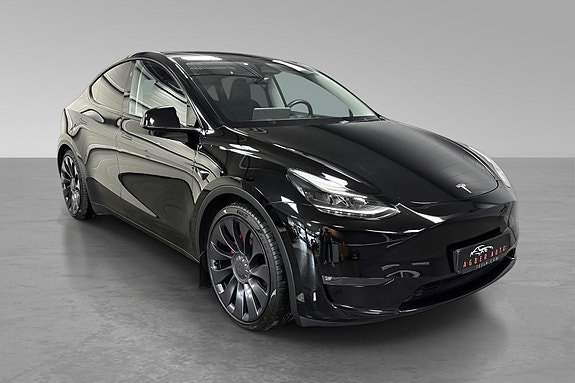 Tesla Model Y 4 of 30