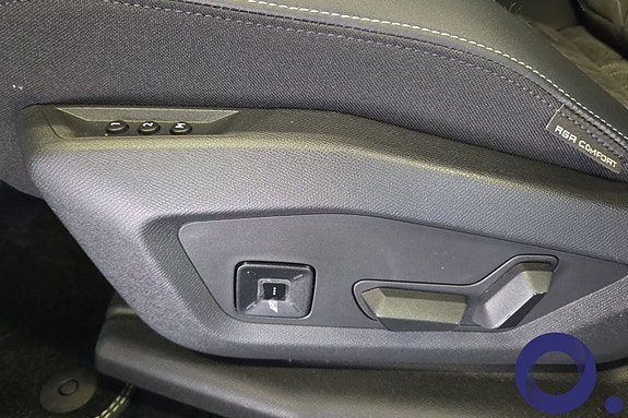 Peugeot e-3008 28 of 30