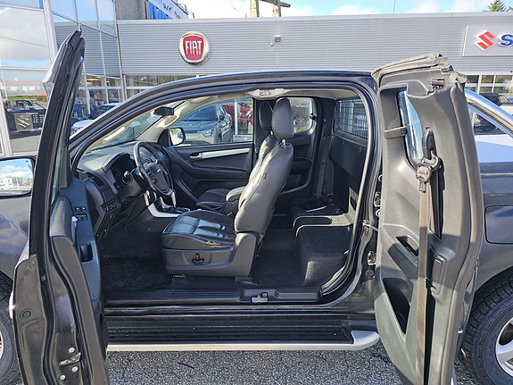 Isuzu D-max 10 of 12