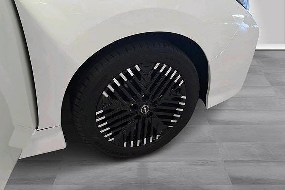 Nissan Leaf 24 of 26