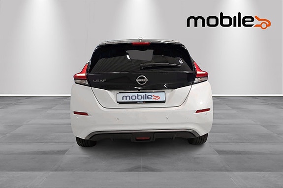 Nissan Leaf 4 of 26