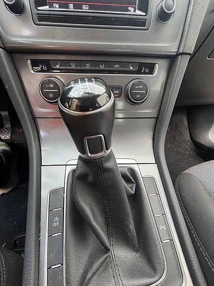 Volkswagen Golf VII 15 of 29