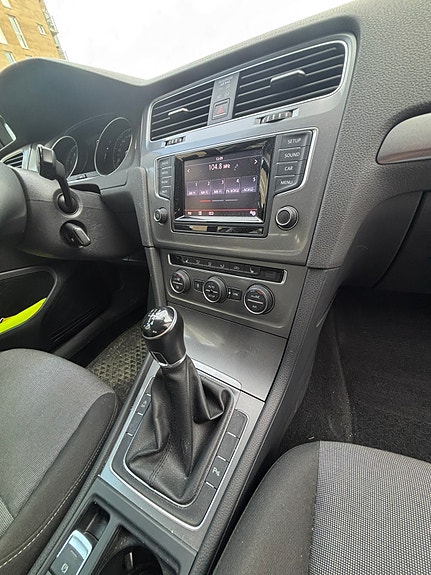 Volkswagen Golf VII 11 of 29
