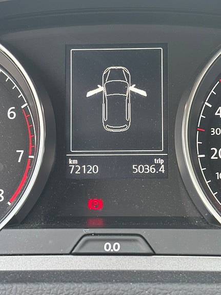 Volkswagen Golf VII 14 of 29
