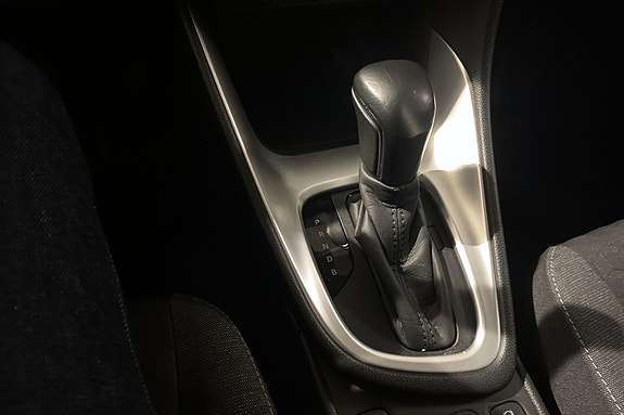 Toyota Yaris 18 of 21