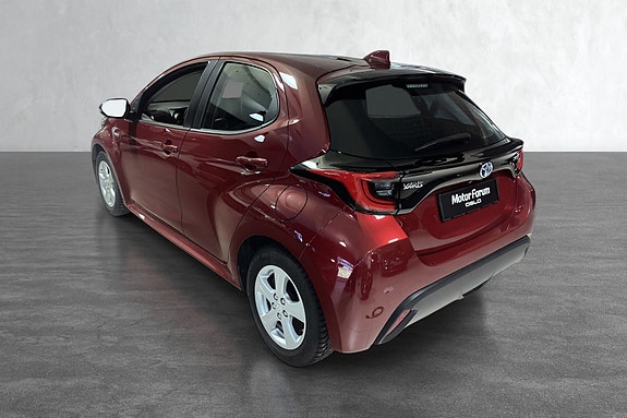 Toyota Yaris 7 of 21