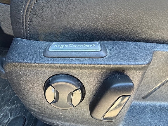 Volkswagen Passat 16 of 24