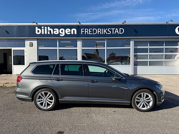 Volkswagen Passat 5 of 24
