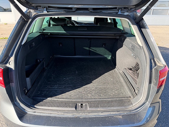 Volkswagen Passat 8 of 24