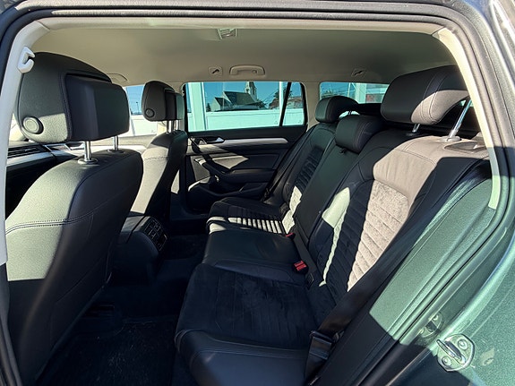 Volkswagen Passat 15 of 24