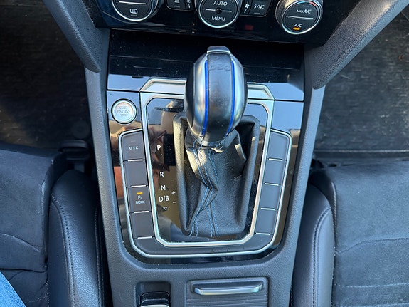 Volkswagen Passat 17 of 24