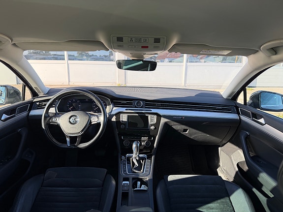 Volkswagen Passat 13 of 24