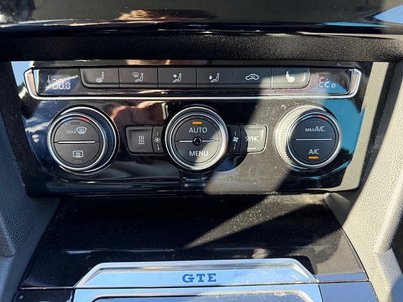 Volkswagen Passat 18 of 24