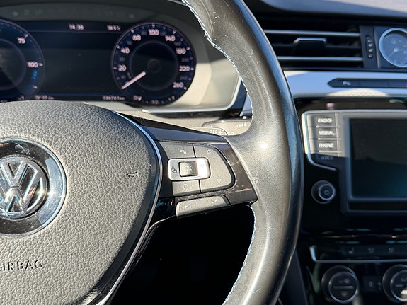 Volkswagen Passat 20 of 24
