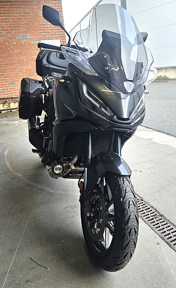 Honda NT 1100 2 of 9