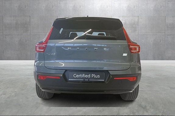 Volvo XC40 4 of 24