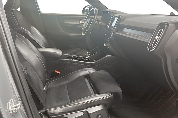 Volvo XC40 16 of 24