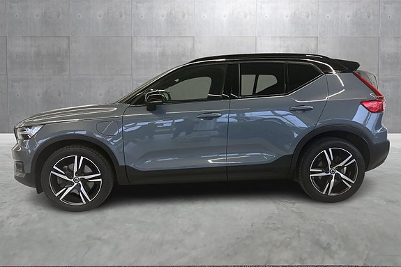 Volvo XC40 2 of 24