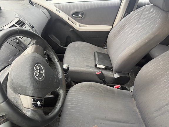 Toyota Yaris 2 of 2
