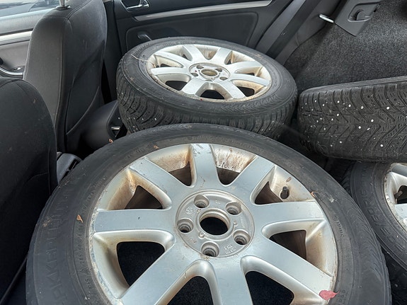 Volkswagen Golf V 3 of 3
